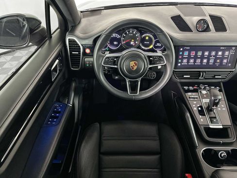 Certified 2022 Porsche Cayenne Platinum Edition image 24