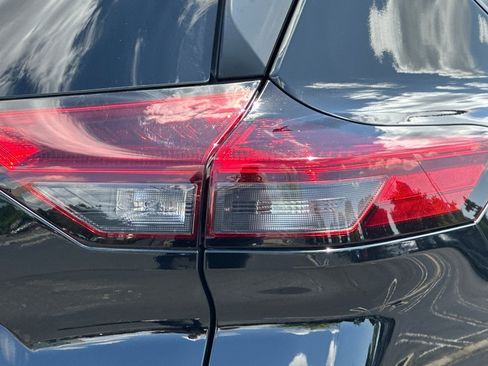 Used 2023 Nissan Rogue SV FWD image 47