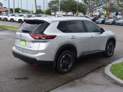 Certified 2024 Nissan Rogue SV w/ SV Premium Package FWD image 11