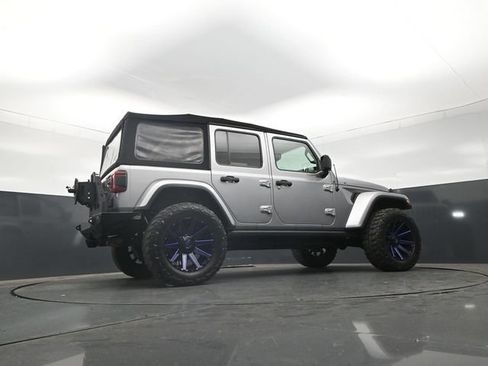 Used 2019 Jeep Wrangler Unlimited Sahara AWD/4WD image 29