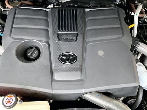Used 2023 Toyota Tundra SR5 w/ SR5 Premium Package RWD image 32