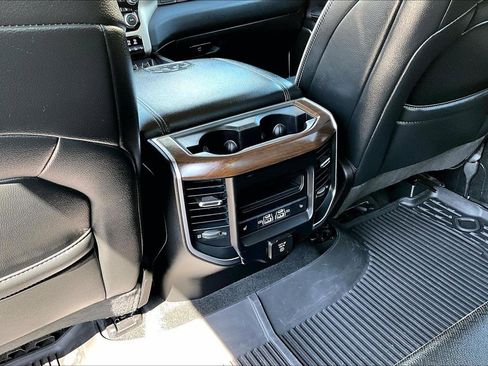 Used 2022 RAM 1500 Laramie AWD/4WD image 11