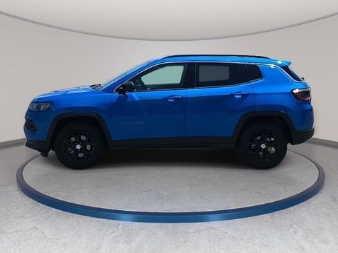 Used 2024 Jeep Compass Latitude AWD/4WD image 8