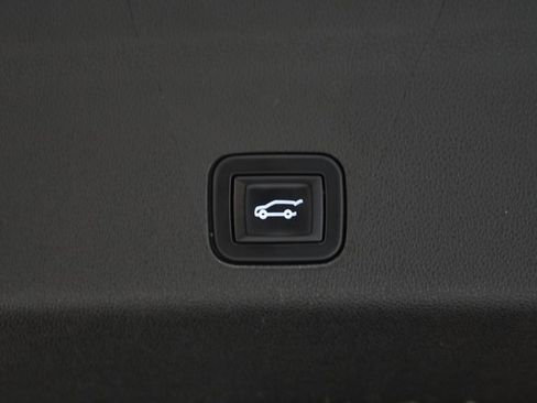 Used 2022 Chevrolet Tahoe High Country AWD/4WD image 12