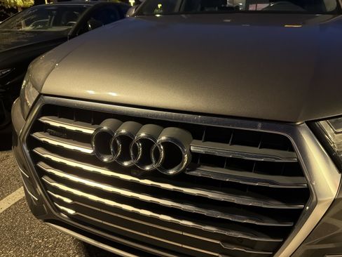 Used 2018 Audi Q7 3.0T Premium Plus w/ Premium Plus Package AWD/4WD image 11