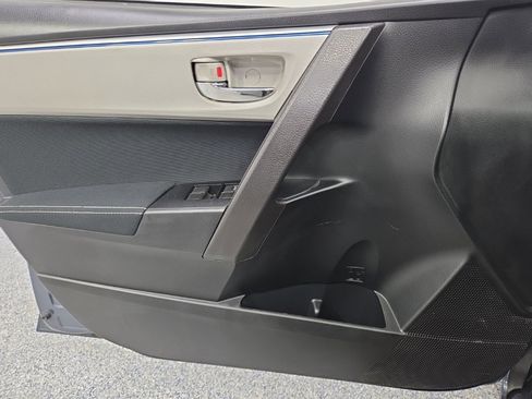 Used 2015 Toyota Corolla LE image 27