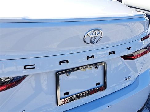 Used 2025 Toyota Camry SE image 5