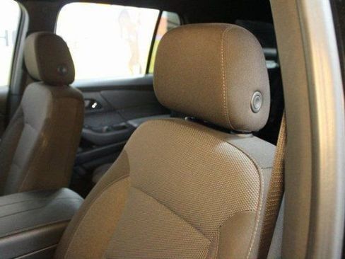 Used 2023 Chevrolet Traverse LT image 21