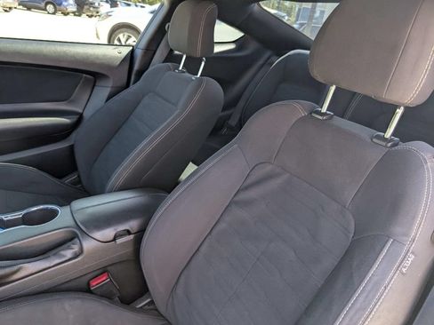 Used 2017 Ford Mustang GT RWD image 21