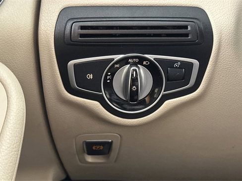 Used 2016 Mercedes-Benz GLC 300 4MATIC image 30