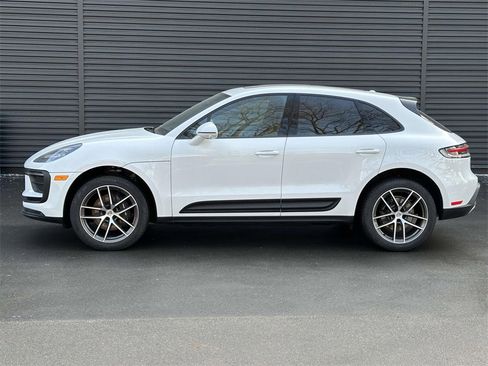 Certified 2025 Porsche Macan image 2