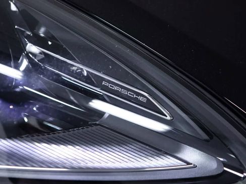 Certified 2026 Porsche Macan AWD/4WD image 16