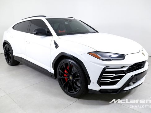 Used 2019 Lamborghini Urus image 3