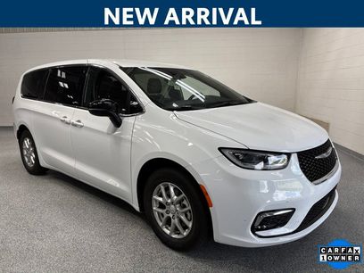 Used 2026 Chrysler Pacifica Select