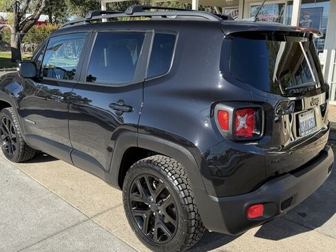 Used 2016 Jeep Renegade Latitude AWD/4WD image 4
