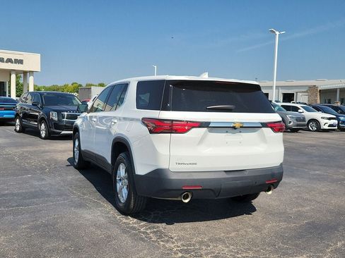 Used 2023 Chevrolet Traverse LS FWD image 4