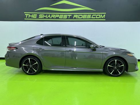 Used 2018 Toyota Camry XSE FWD image 11