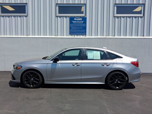 Used 2024 Honda Civic Sport image 2