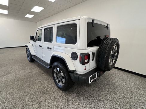 Used 2022 Jeep Wrangler Unlimited Sahara w/ Cold Weather Group image 17