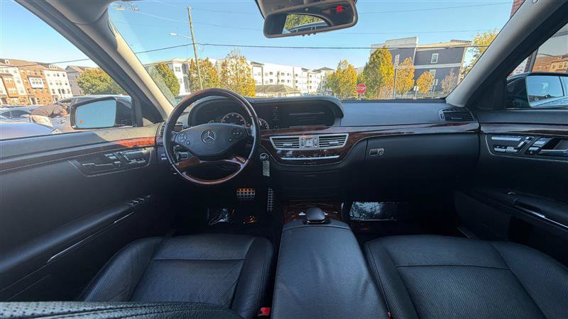 Used 2011 Mercedes-Benz S 550 4MATIC w/ Sport & Premium Pkgs image 24