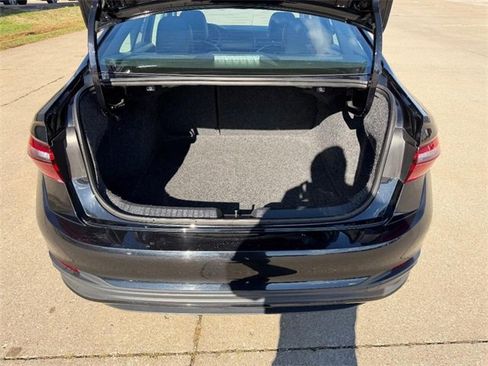 Used 2024 Volkswagen Jetta SE image 5