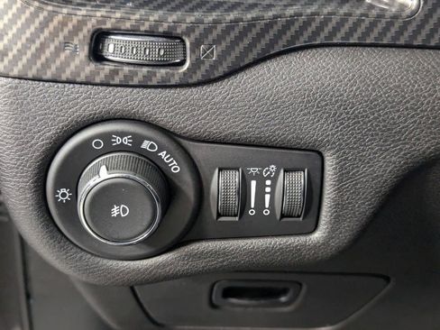 Used 2019 Jeep Cherokee Latitude Plus w/ Cold Weather Group image 13