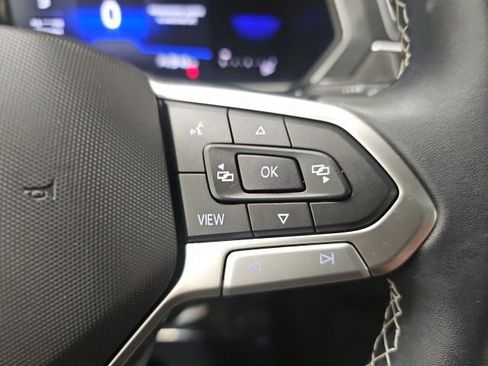 Used 2023 Volkswagen Tiguan SE w/ Panoramic Sunroof Package image 19