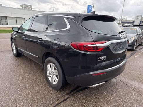 Used 2018 Buick Enclave Essence image 2