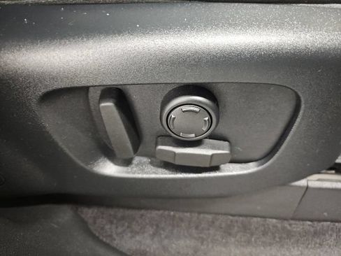 Used 2018 Land Rover Discovery SE AWD/4WD image 41