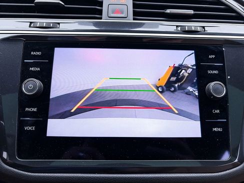 Used 2024 Volkswagen Tiguan SE R-Line image 5