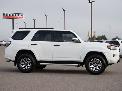 Used 2020 Toyota 4Runner SR5 Premium image 2