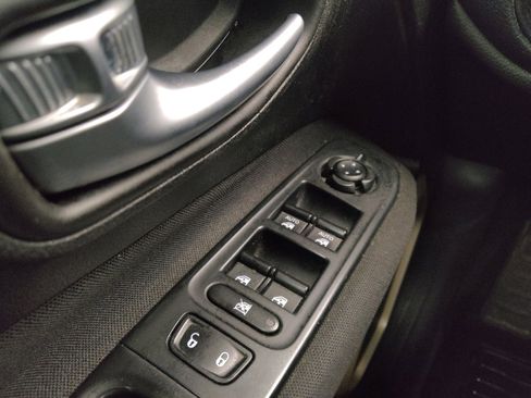 Used 2017 Jeep Renegade Latitude image 27