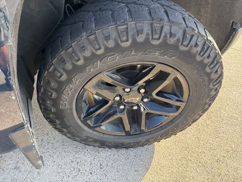 Used 2023 Chevrolet Silverado 1500 LT Trail Boss w/ LT Trail Boss Premium Package image 15