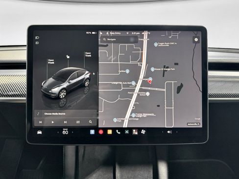 Used 2022 Tesla Model Y Long Range AWD/4WD image 8