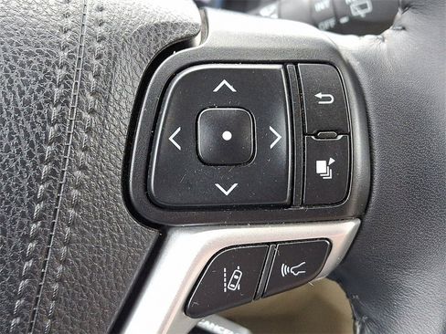 Used 2019 Toyota Highlander Limited image 24