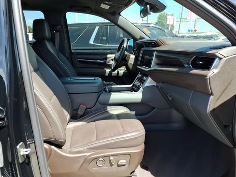 Used 2024 GMC Yukon XL Denali AWD/4WD image 17