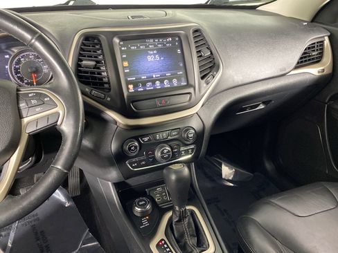 Used 2016 Jeep Cherokee Limited image 37