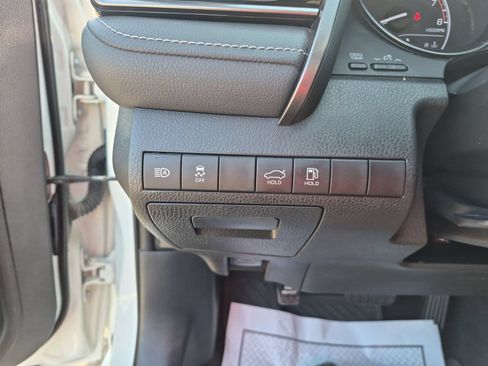 Used 2022 Toyota Camry SE FWD image 16