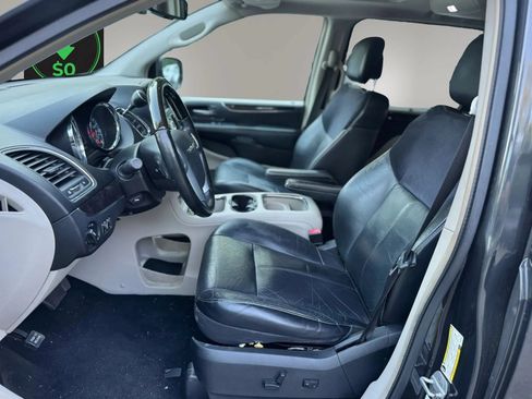 Used 2012 Chrysler Town & Country Limited w/ Luxury Group FWD image 11