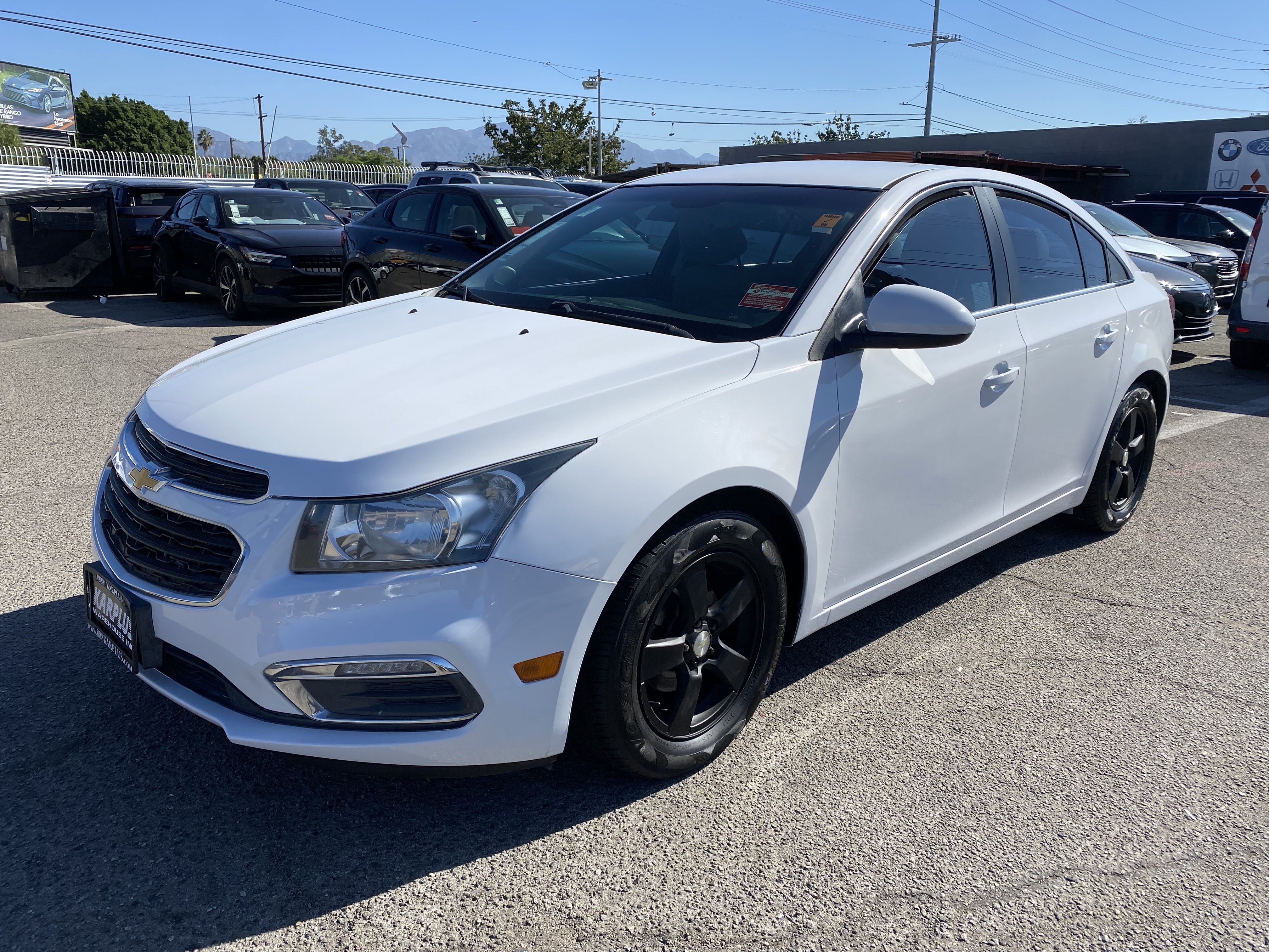 Used 2016 Chevrolet Cruze LT w/ Technology Package FWD image 2