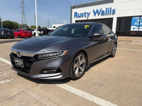 Used 2018 Honda Accord Touring image 2
