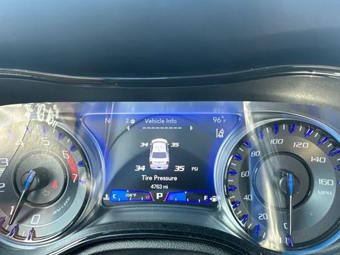 Used 2023 Chrysler 300 C RWD image 10