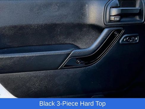 Used 2017 Jeep Wrangler Unlimited Sahara image 23