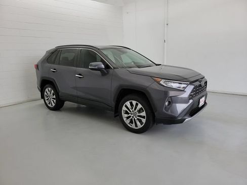 Used 2019 Toyota RAV4 Limited FWD image 4