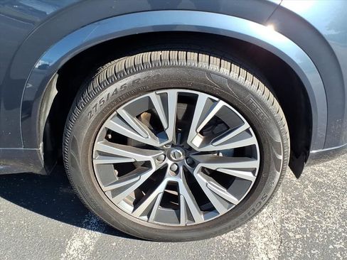 Used 2020 Volvo XC90 T6 Momentum w/ Protection Package Premier image 11