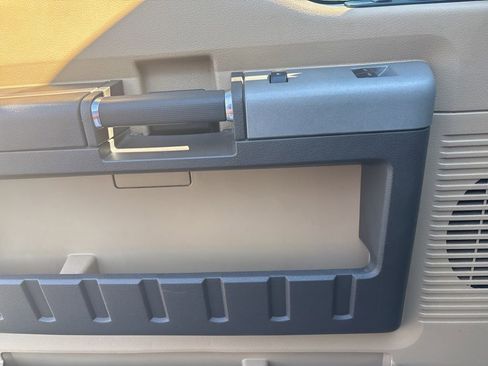 Used 2013 Ford F250 Lariat w/ Chrome Pkg image 9