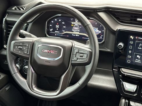 Used 2024 GMC Sierra 1500 AT4 w/ Technology Package AWD/4WD image 14