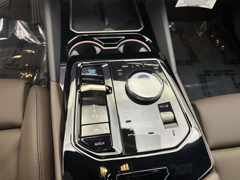 New 2026 BMW i5 eDrive40 image 23