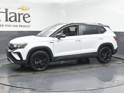 Used 2023 Volkswagen Taos SE w/ Panoramic Sunroof Package FWD image 33