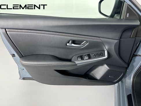 Used 2024 Nissan Sentra SR w/ SR Premium Package image 29